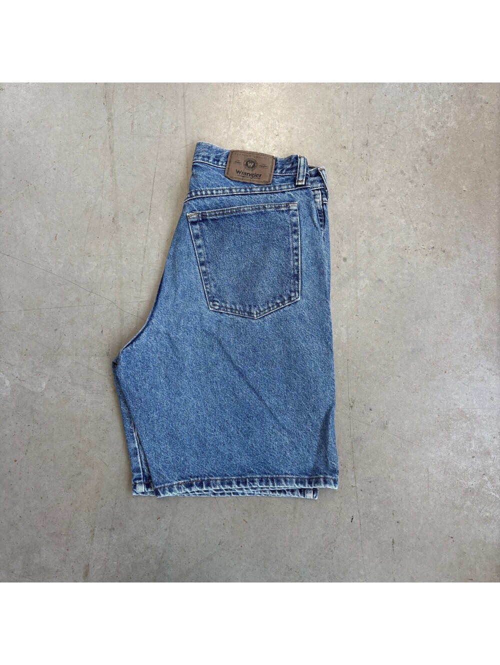 Vintage 2000s Wrangler Relaxed Mid Wash Jorts Size 30